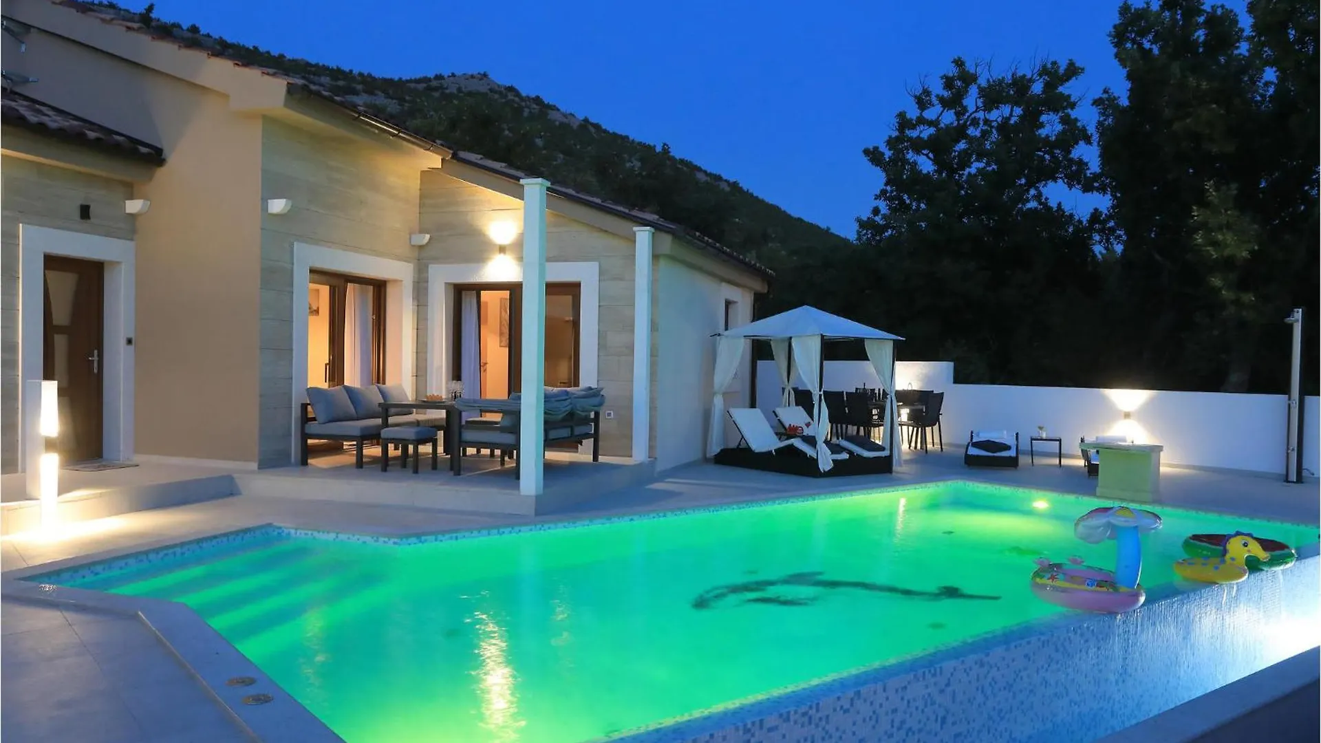 Stunning Home In Starigrad Paklenica With Wifi
